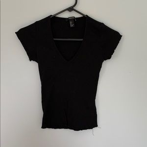 Low cut black tee🖤